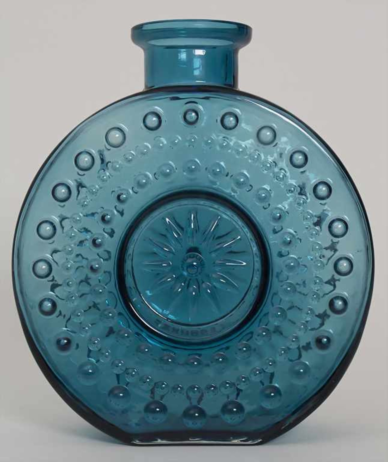 Designer-Vase, 70er JahreMaterial: türkisblaues Glas, in Form geblasen, Rand geschliffen,Höhe: 30