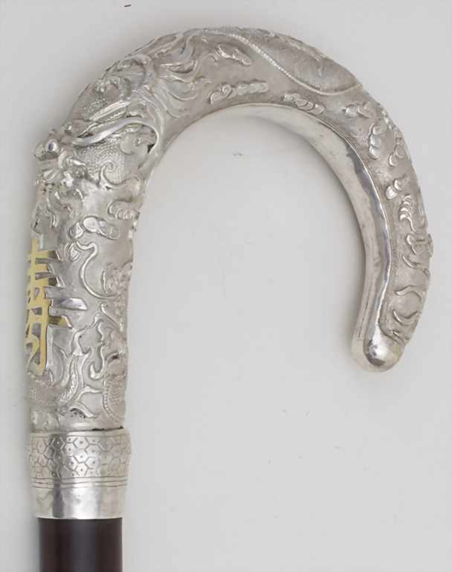 Gehstock mit Drachenmotiv / A cane with dragon handle, China (Hong Kong), um 1900Material: Silber - Bild 3 aus 7