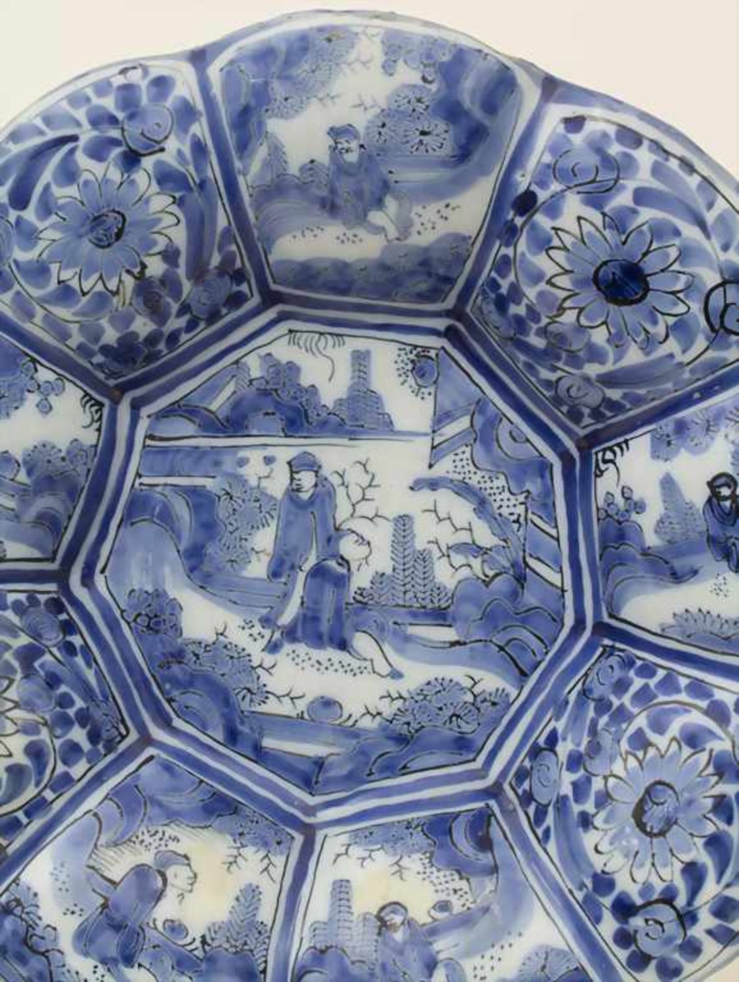 Fayence-Buckelschale mit Chinoiserien / A faience bowl, wohl Hanau, 18. Jh.Material: Keramik, mit - Image 2 of 6