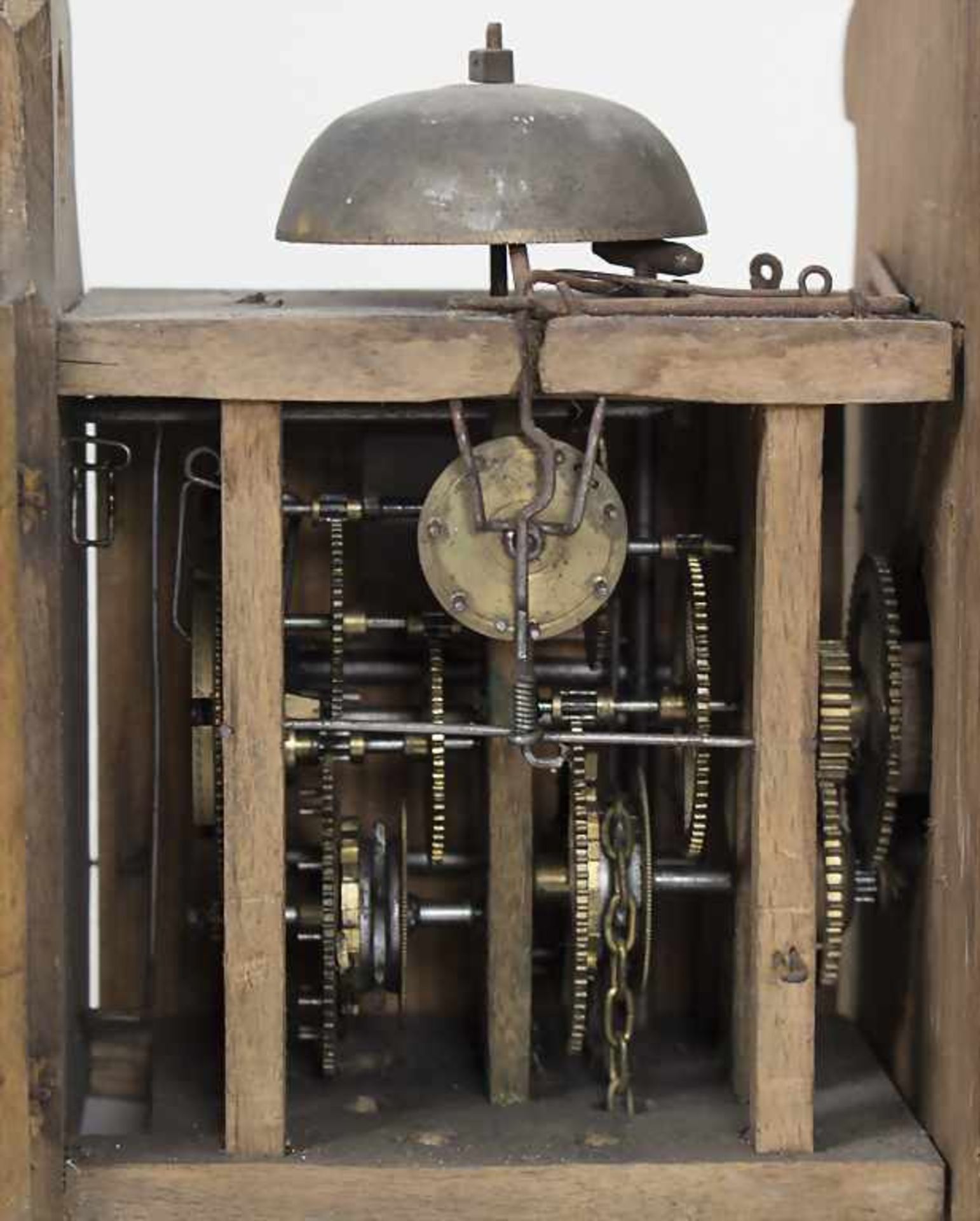 Schwarzwalduhr, A Black Forest Clock, deutsch, um 1850Ziffernblatt: Porzellan bemalt,Werk: - Image 4 of 4