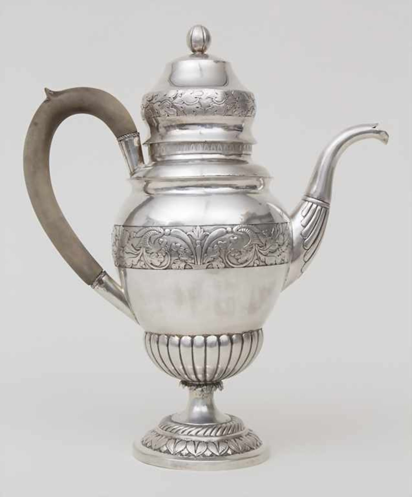 Teekanne / A silver teapot, Altenburg, um 1760Material: Silber 12 Lot,Punzierung: Beschaumarke, - Bild 6 aus 17