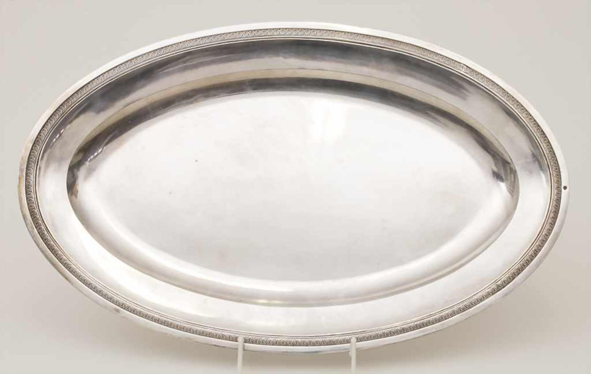 Ovales Silbertablett / An oval silver tray, Paris, um 1825Material: Silber 950,Punzierung: