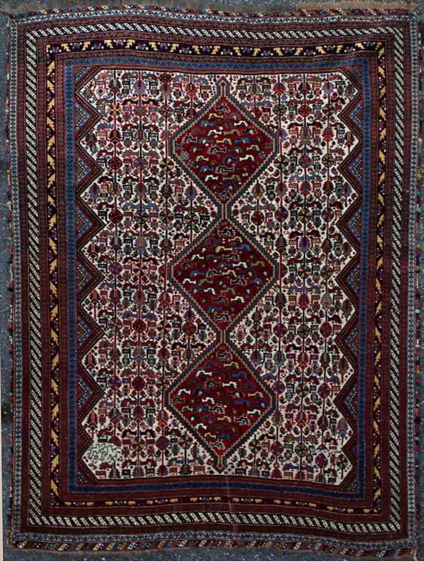 Orientteppich / An oriental carpetMaterial: Wolle auf Wolle, Signatur: oben rechts signiert, Maße: