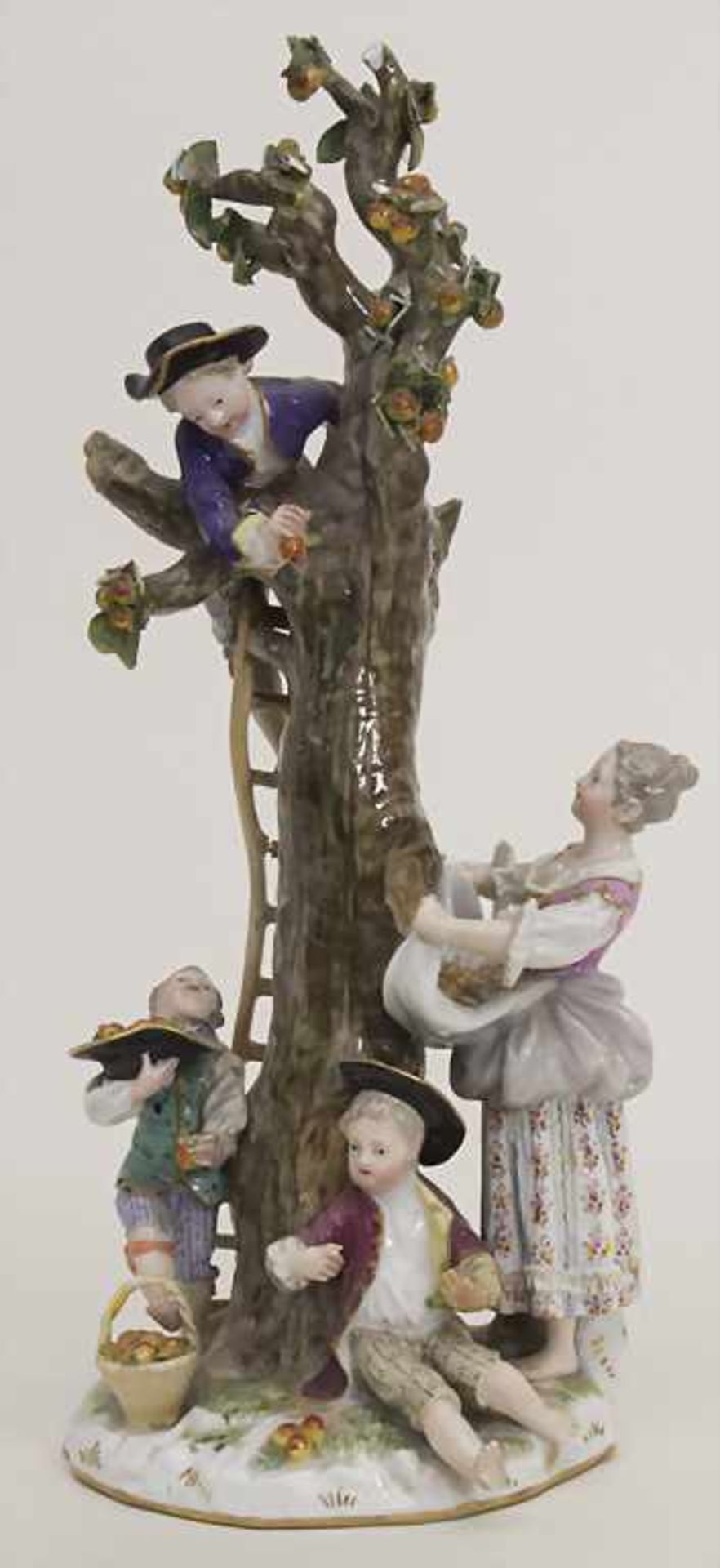 Figurengruppe 'Apfelernte' / A figural group 'apple harvest', Meissen, Mitte 19. Jh.Material: