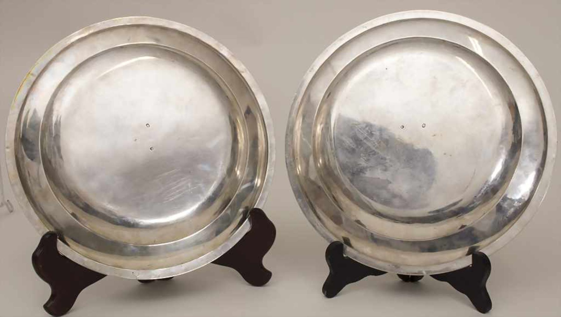 Paar Platzteller / A pair of silver underplates, Paris, um 1820Material: Silber 950,Marke: - Bild 2 aus 7