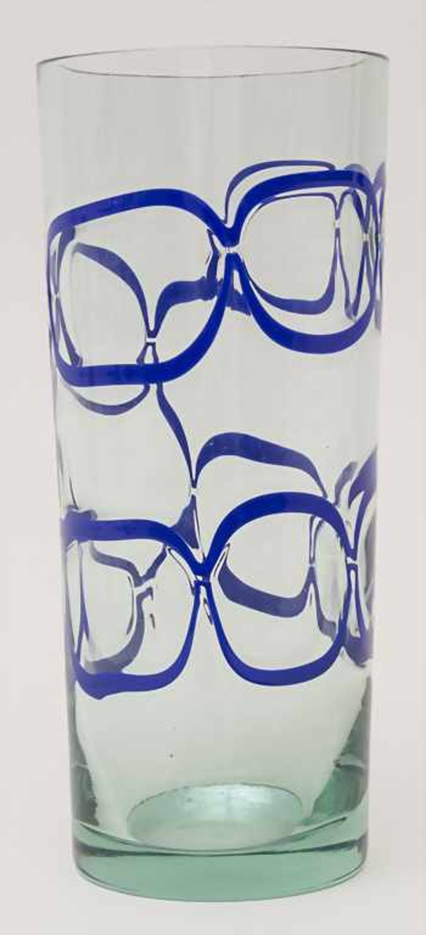 Vase / A vase, wohl Barovier und Toso, Murano, 60/70 er JahreMaterial: grünliches Glas, mit zwei