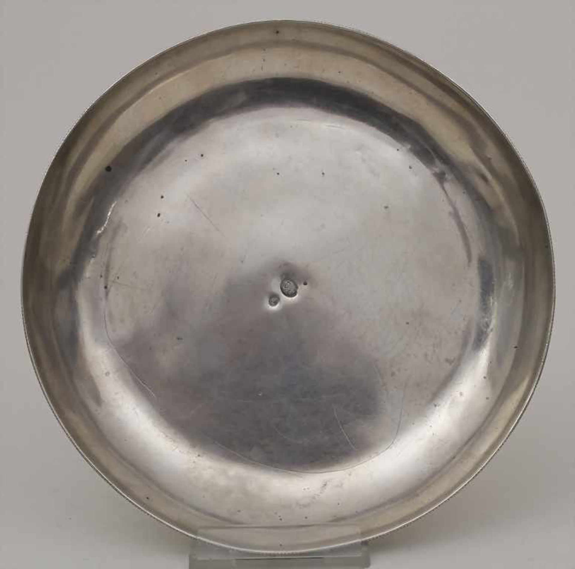 Runde Platte / A round platter, osmanisch / Ottoman, 19. Jh.Material: Silber 800, Tughra/Tugrat,