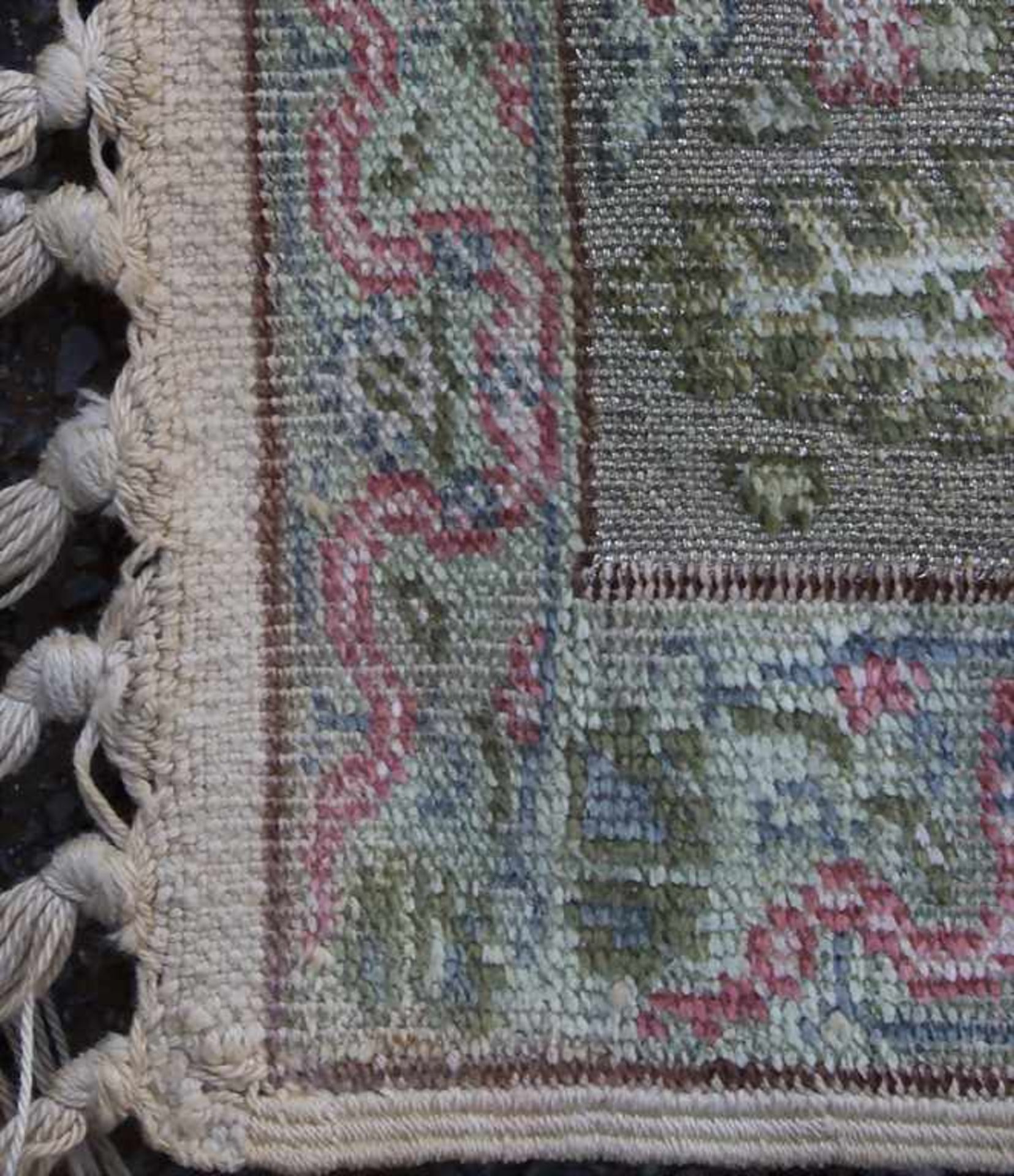 Seiden-Orientteppich mit Silberfadendekor / A silk oriental carpet with silver threadsMaterial: - Image 3 of 5