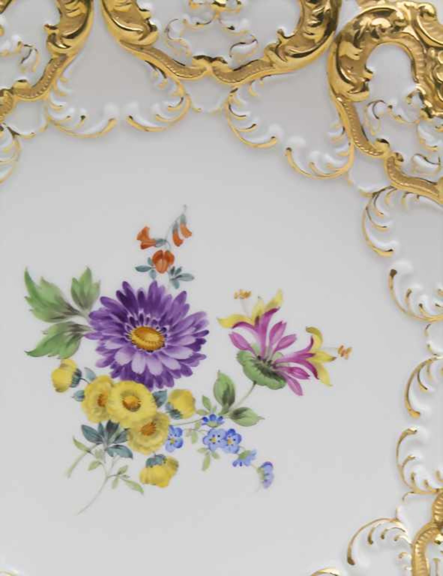 Prunkteller mit Blumenbouquet / A splendig plate with flower bouquet, Meissen, 1964Material: - Bild 4 aus 4