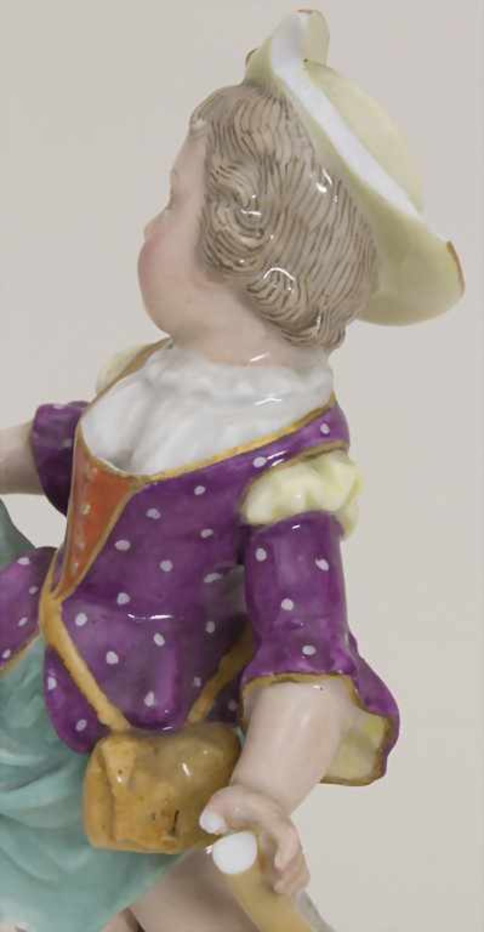 Kleine verkleidete Amorette / A small disguised amoretto, Meissen, 19. Jh.Material: Porzellan, - Bild 4 aus 4