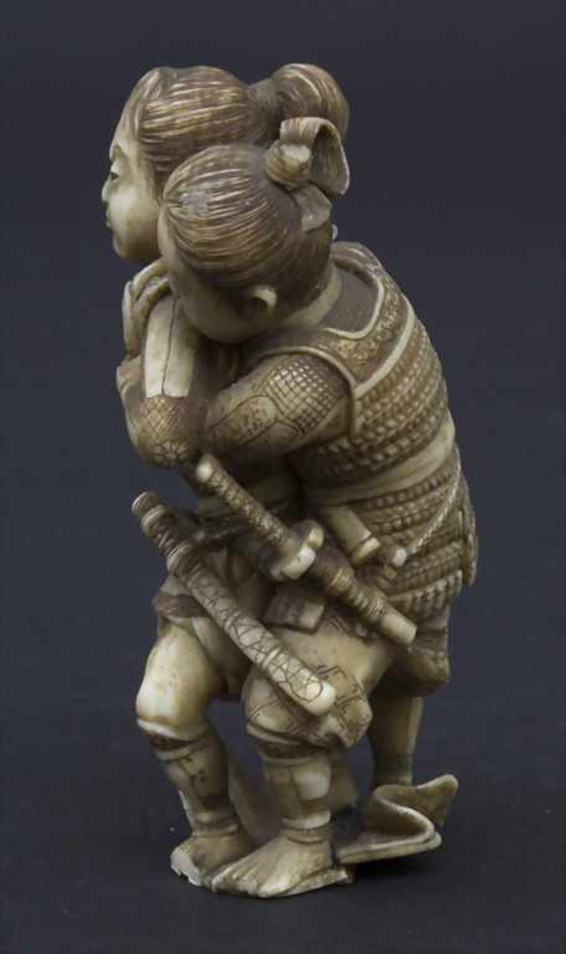 Figruengruppe 'Kämpfende Samurai' / A figural group 'fighting samurai', Japan, um 1900Material: - Bild 3 aus 11