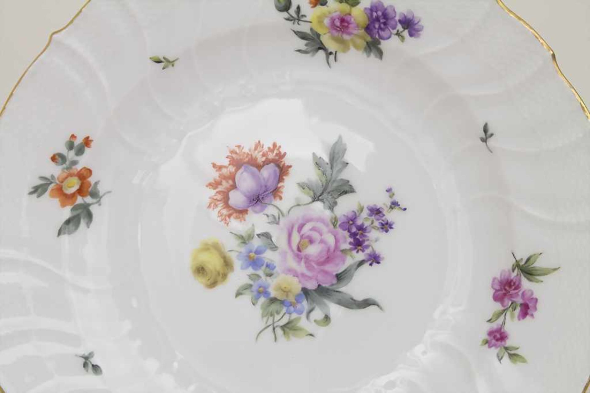 Satz 3 Teller mit Blumendekor / A set of 3 plates with flowers, KPM, Berlin, um 1900Material: - Bild 5 aus 6