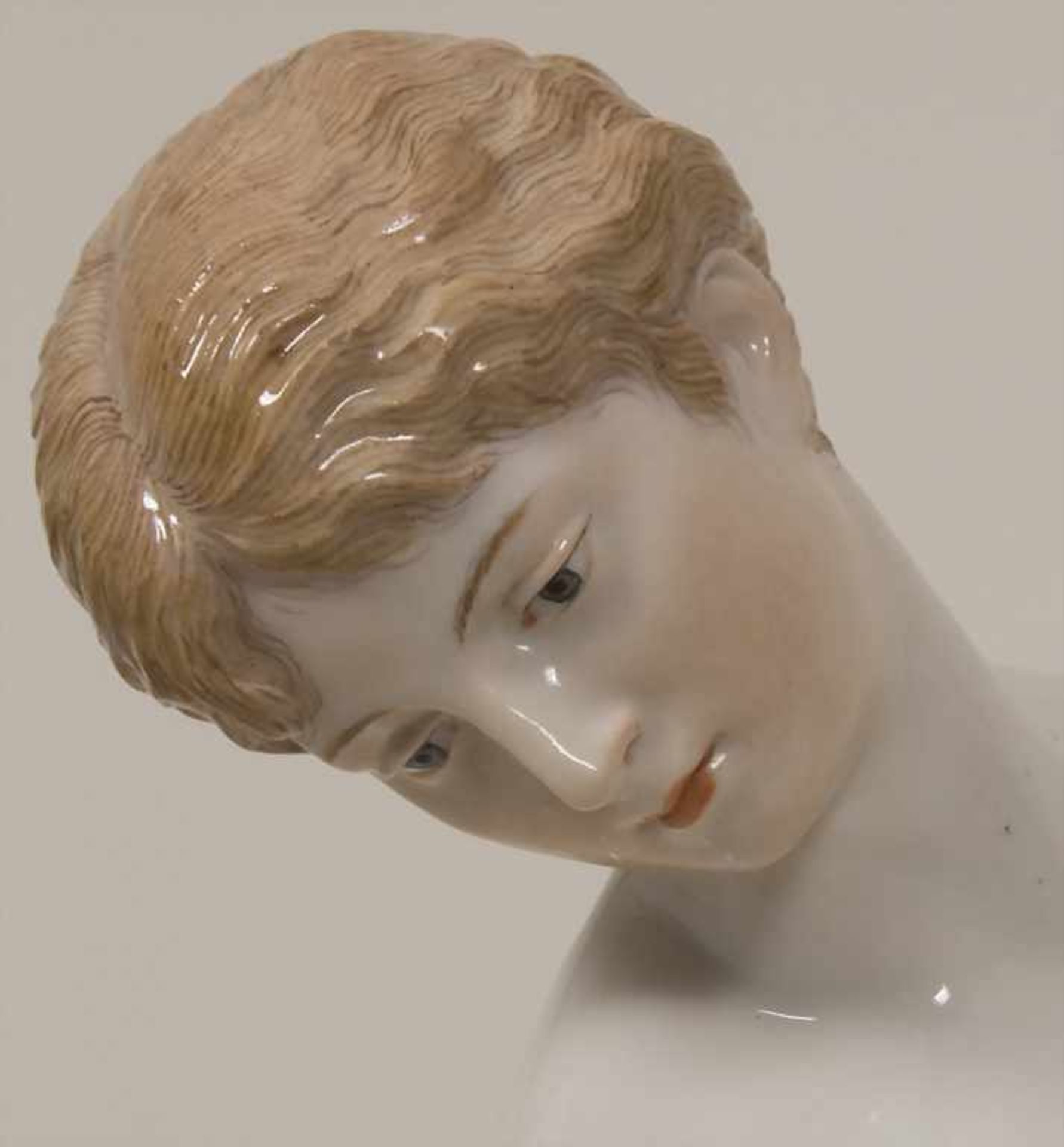 Porzellanfigur 'Nach dem Bade' / A porcelain figure 'After the bath', Robert Ockelmann (1849-1915) - Image 7 of 9