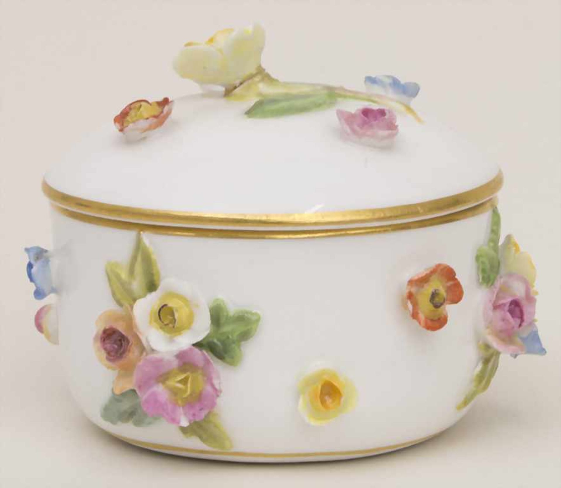 Miniatur-Deckeldose / A miniature lidded box, Meissen, 1860-1924Material: Porzellan, polychrom