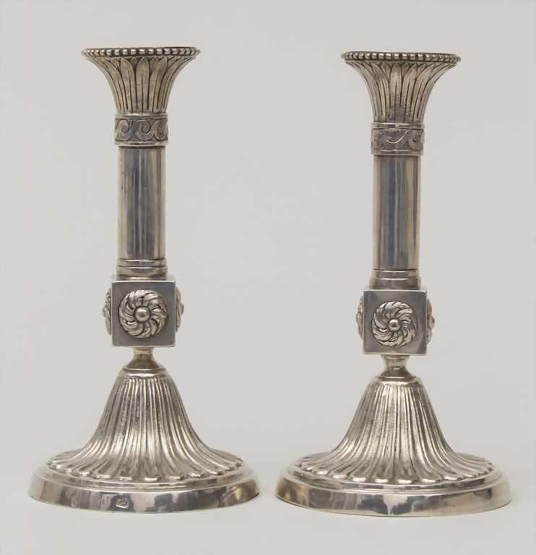 Paar Louis-Seize Leuchter / A pair of Louis-Seize silver candlesticks, Carl August Langenwagen,