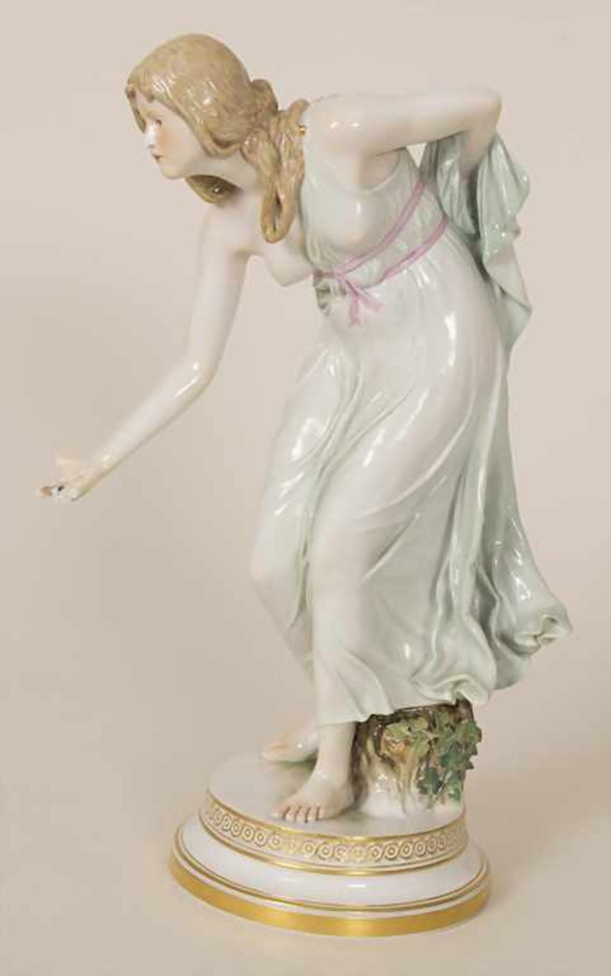 Porzellanfigur 'Die Kugelspielerin' / A porcelain figure 'The ball player', Walter Schott (1861-