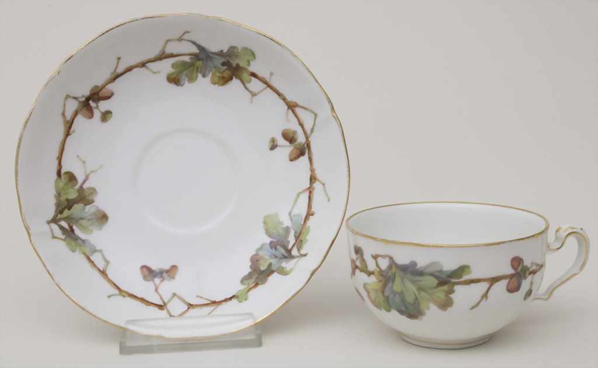 Tasse und Untertasse mit Eichenlaubdekor / A cup and saucer with oak leaves, KPM, Berlin, Ende 19.