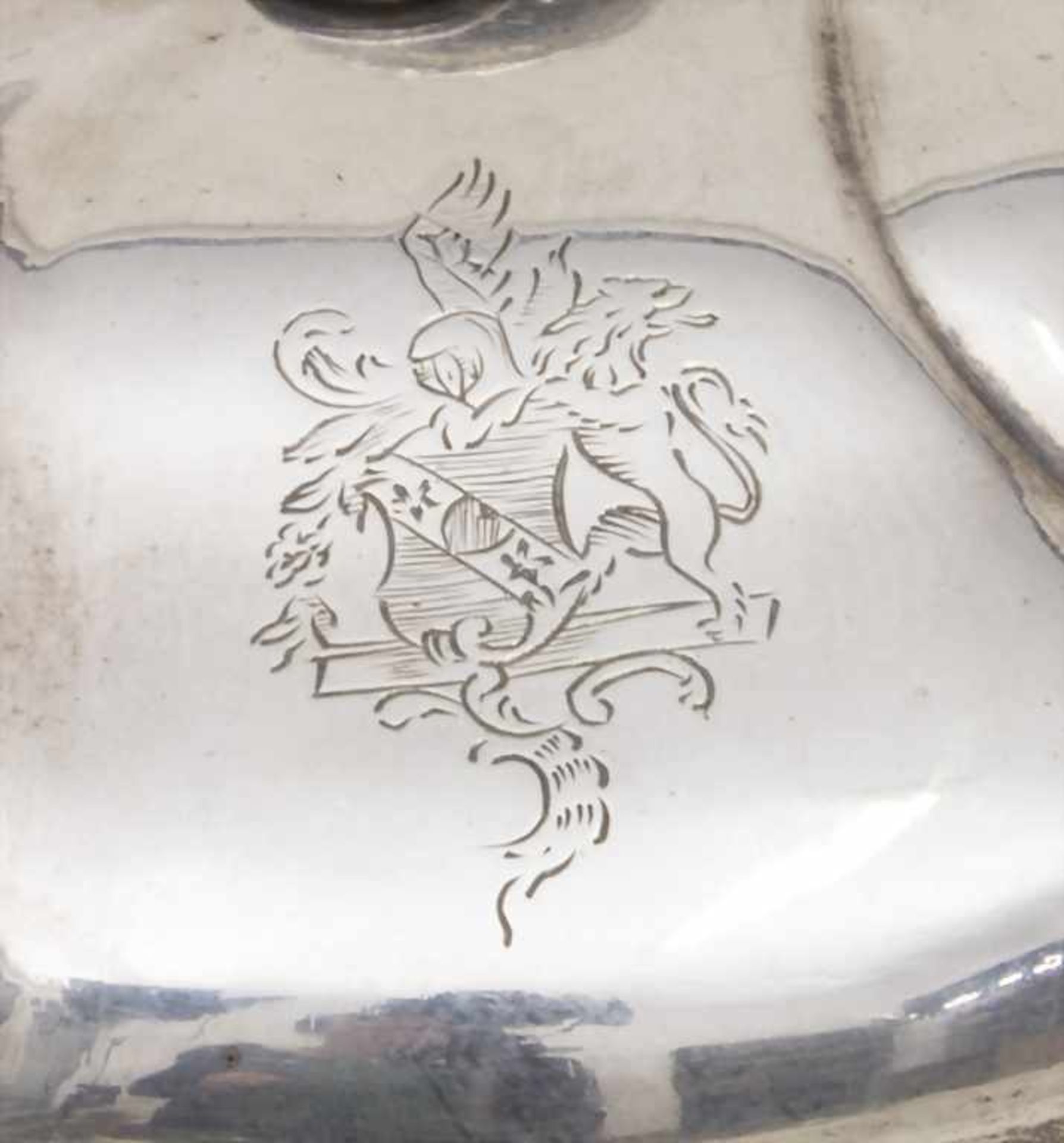 Barock Deckelterrine / A Baroque covered silver tureen, 18. Jh.Material: Silber, getrieben, mit - Bild 14 aus 19