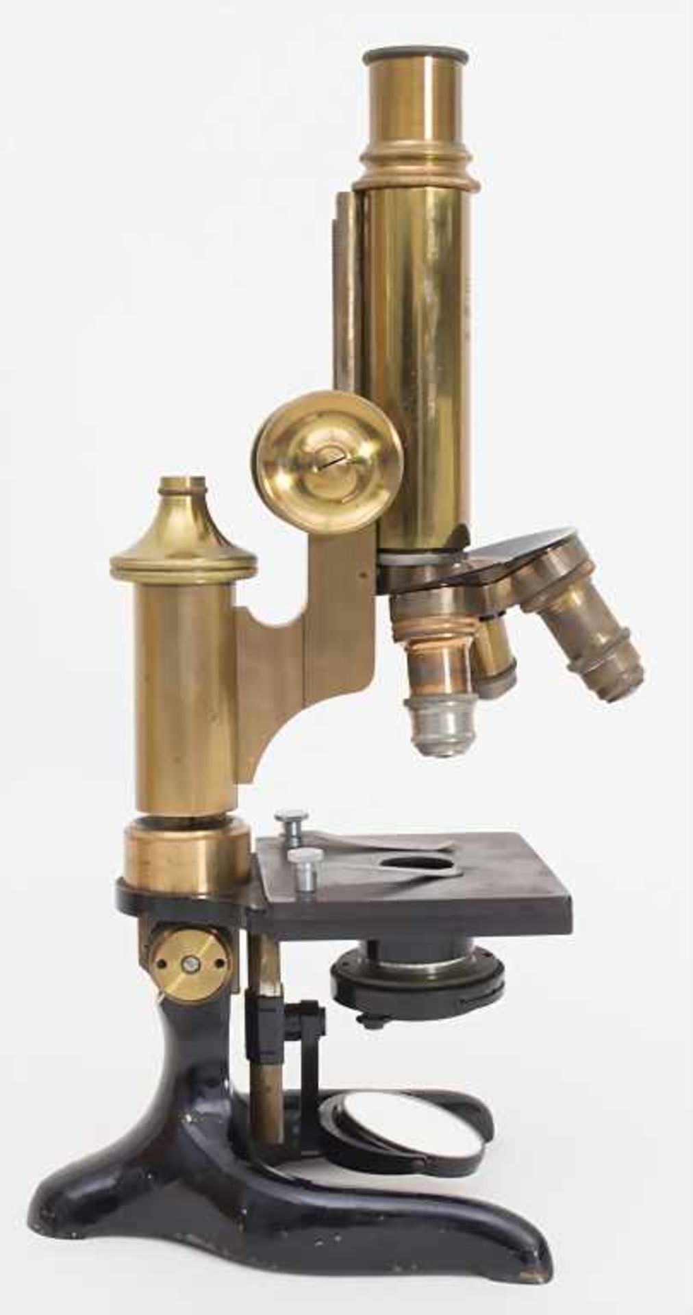 Mikroskop / A microscope, E. Leitz, WetzlarMaterial: Stativ in Messing schwarz lackiert, Holzkasten, - Bild 4 aus 11
