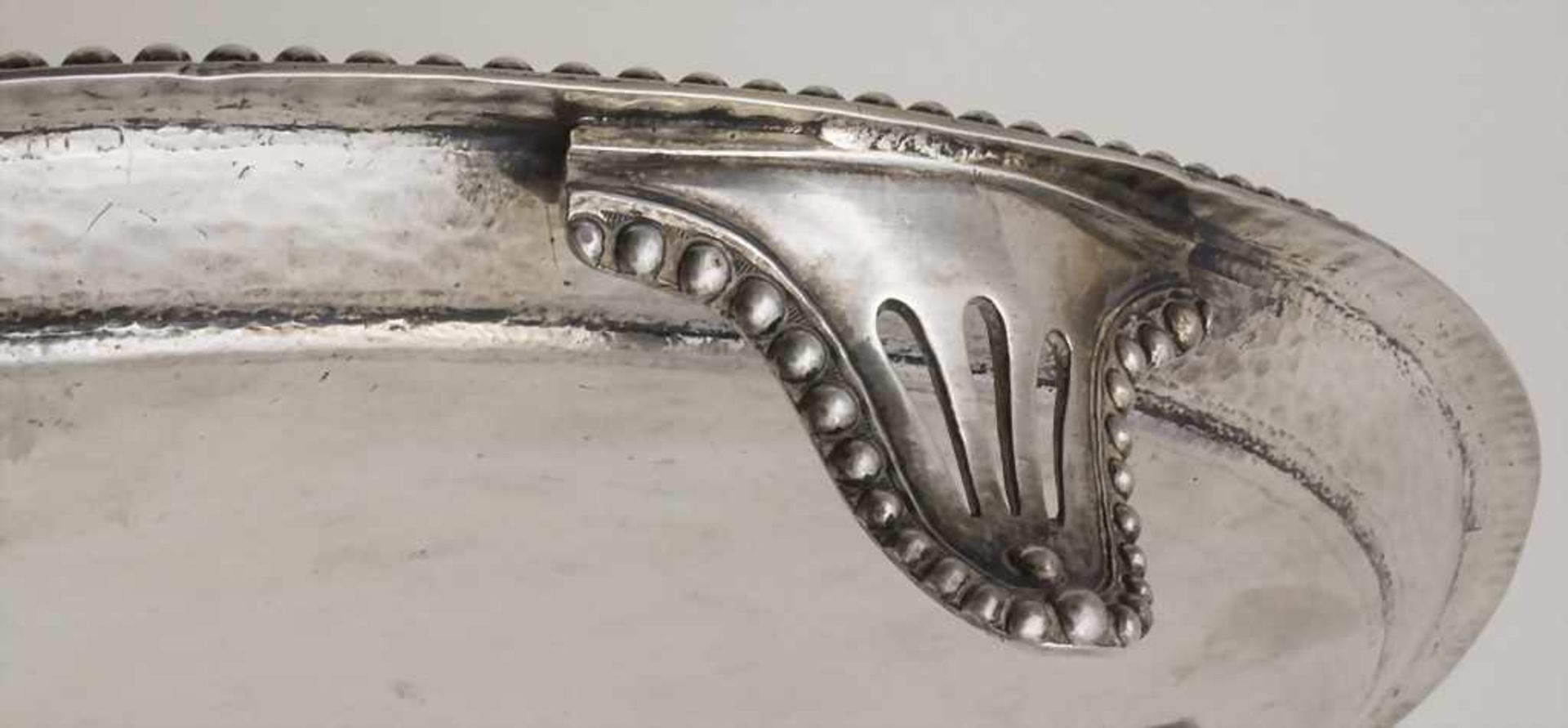 Große Louis-Seize Platte / A large Louis-Seize silver plate, Lissabon/Lisbon, un 1780Material: - Bild 6 aus 11