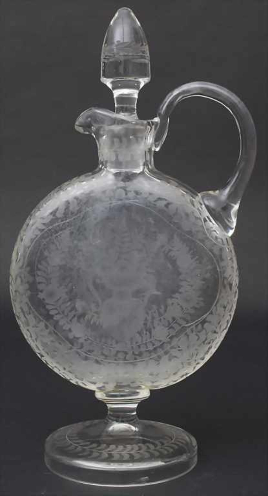 Glaskaraffe mit Vogel- und Blattrankendekor / A glass carafe with a bird and leaf tendrils, 20. Jh.