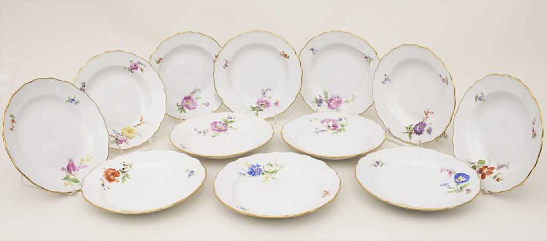 12 Teller / 12 plates, Meissen, 19. Jh.Bestehend aus: 6 Speiseteller und 6 Suppenteller,Material: