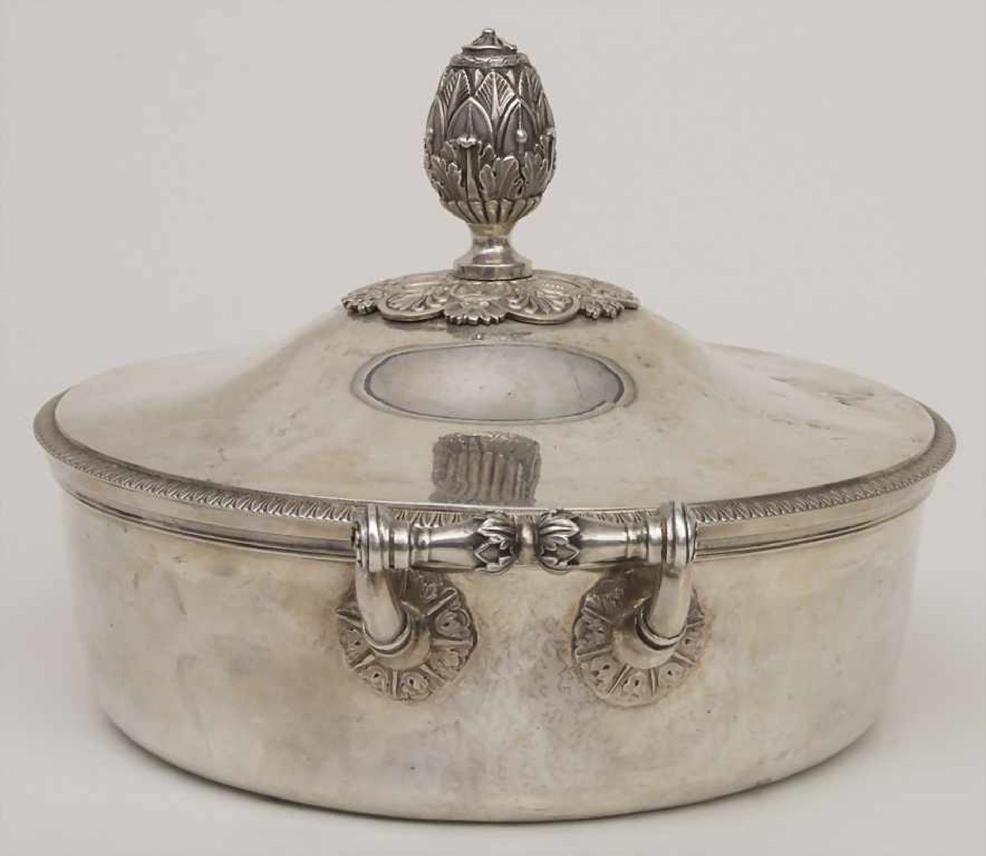 Deckelterrine / A silver tureen, L.N. Naudin, Paris, um 1820Material: Silber 950,Marke: Meistermarke - Bild 6 aus 17