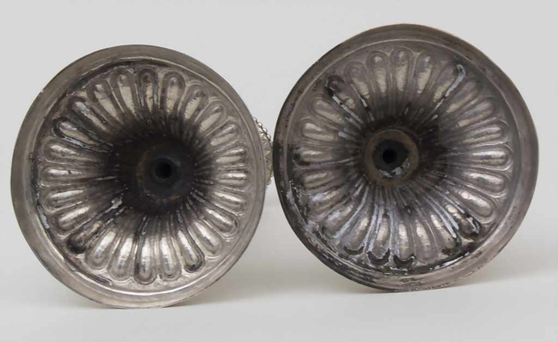 Paar Louis-Seize Leuchter / A pair of Louis-Seize silver candlesticks, Carl August Langenwagen, - Bild 6 aus 9