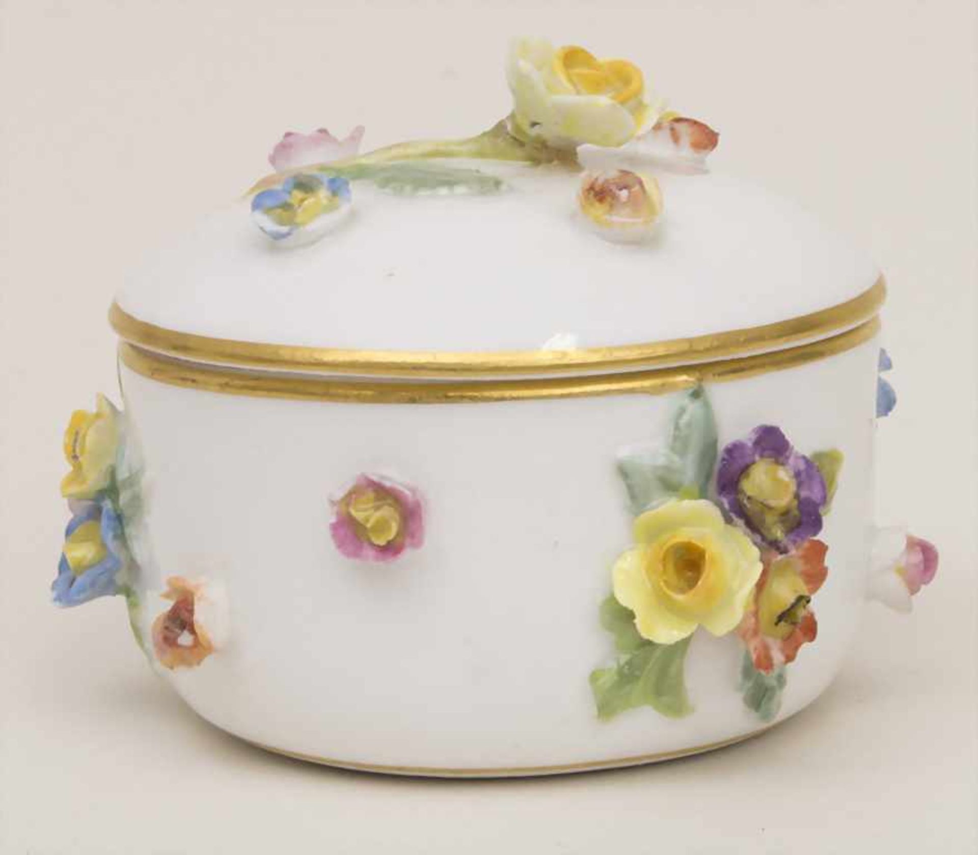 Miniatur-Deckeldose / A miniature lidded box, Meissen, 1860-1924Material: Porzellan, polychrom - Bild 3 aus 8