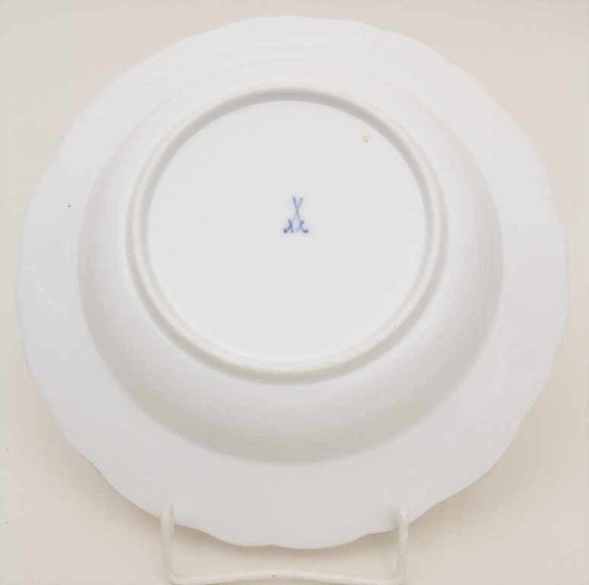12 Teller / 12 plates, Meissen, 19. Jh.Bestehend aus: 6 Speiseteller und 6 Suppenteller,Material: - Image 9 of 13