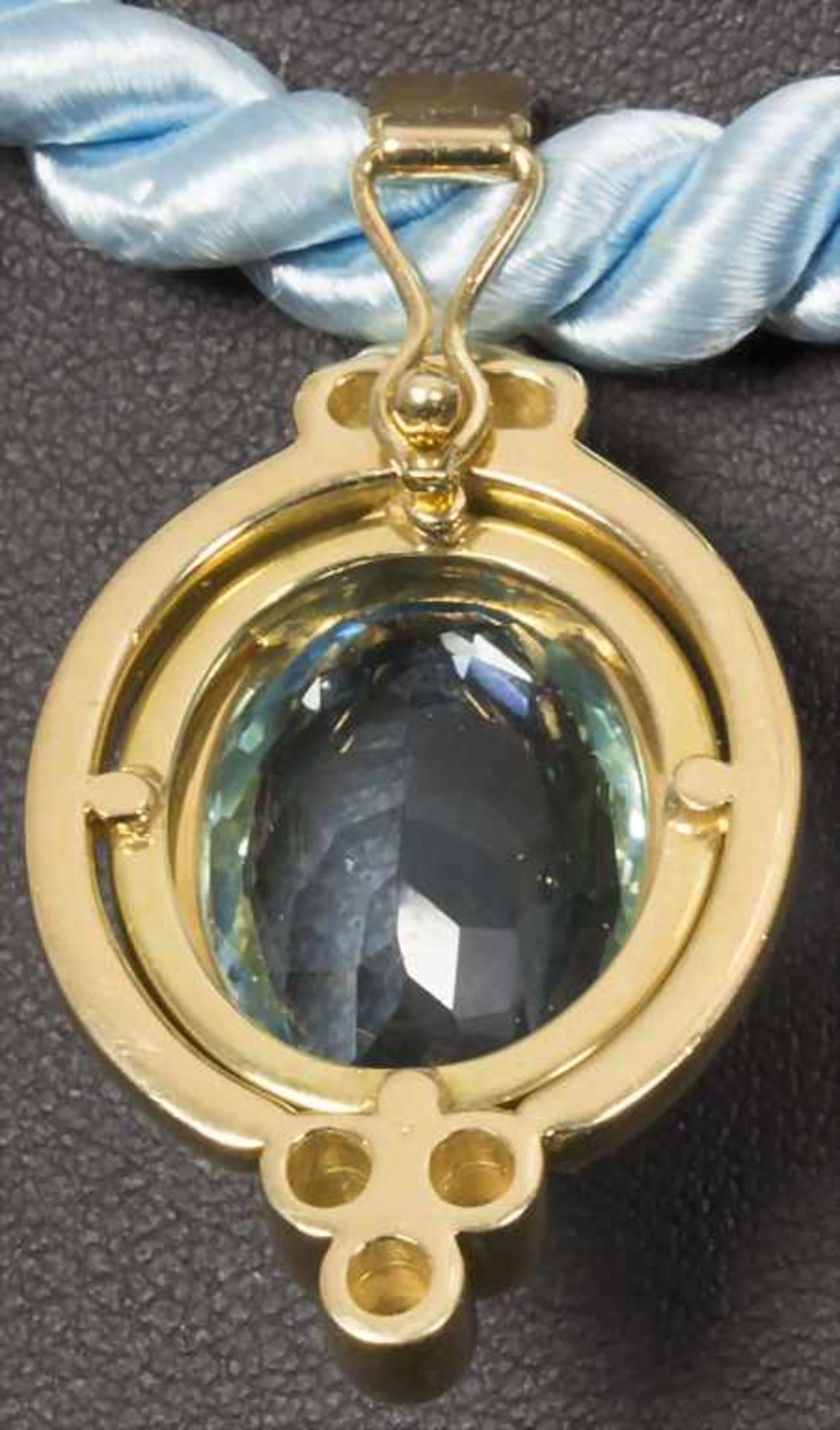 Anhänger mit Topas und Brillanten / A Pendant with Topaz and BrilliantsMaterial: GG 750/000, - Bild 3 aus 4