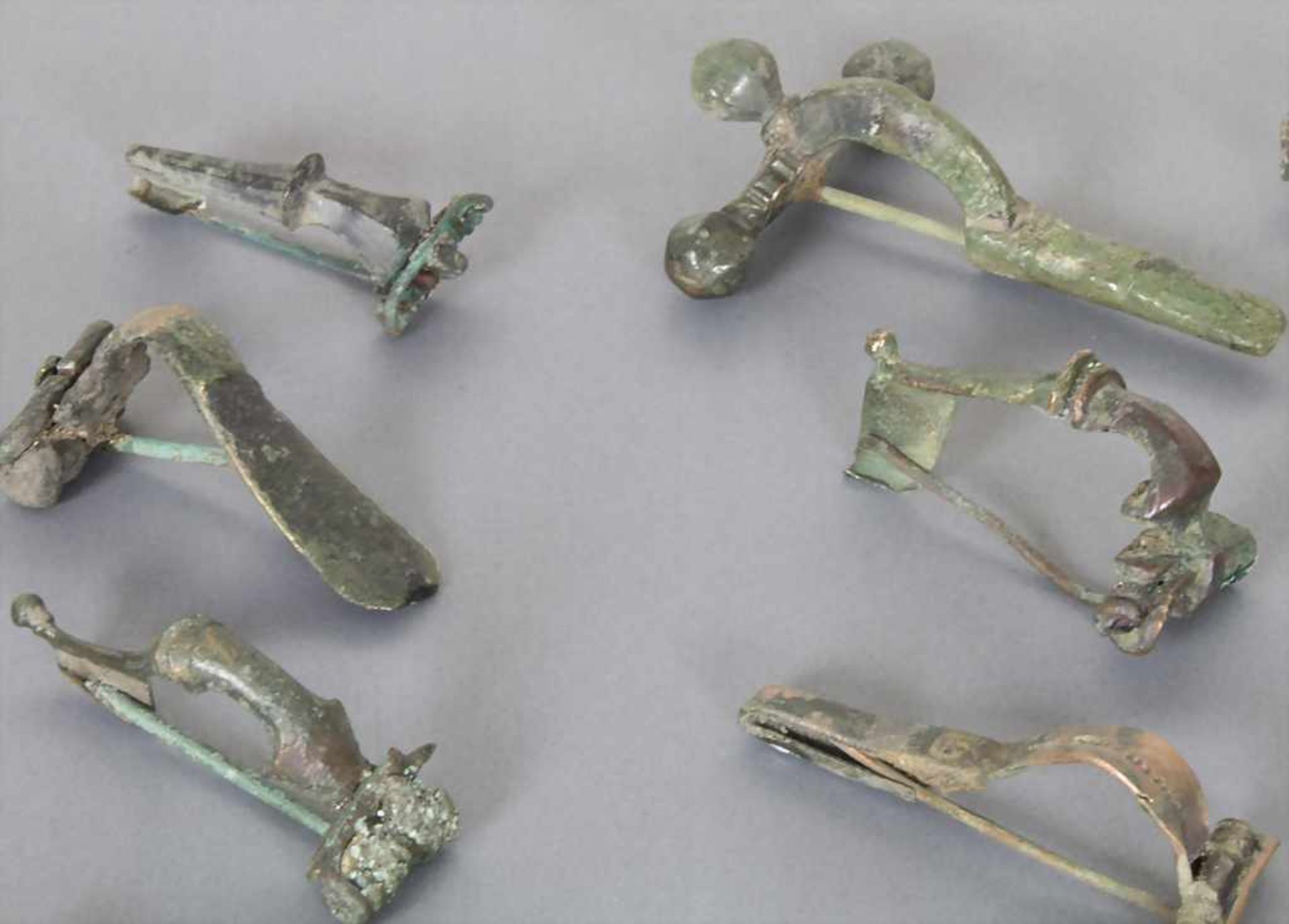 13 Keltische und Römische Fibeln / A set of 13 Celtic and Roman fibulaeMaterial: Bronze,Länge: 3,1 - Image 4 of 5