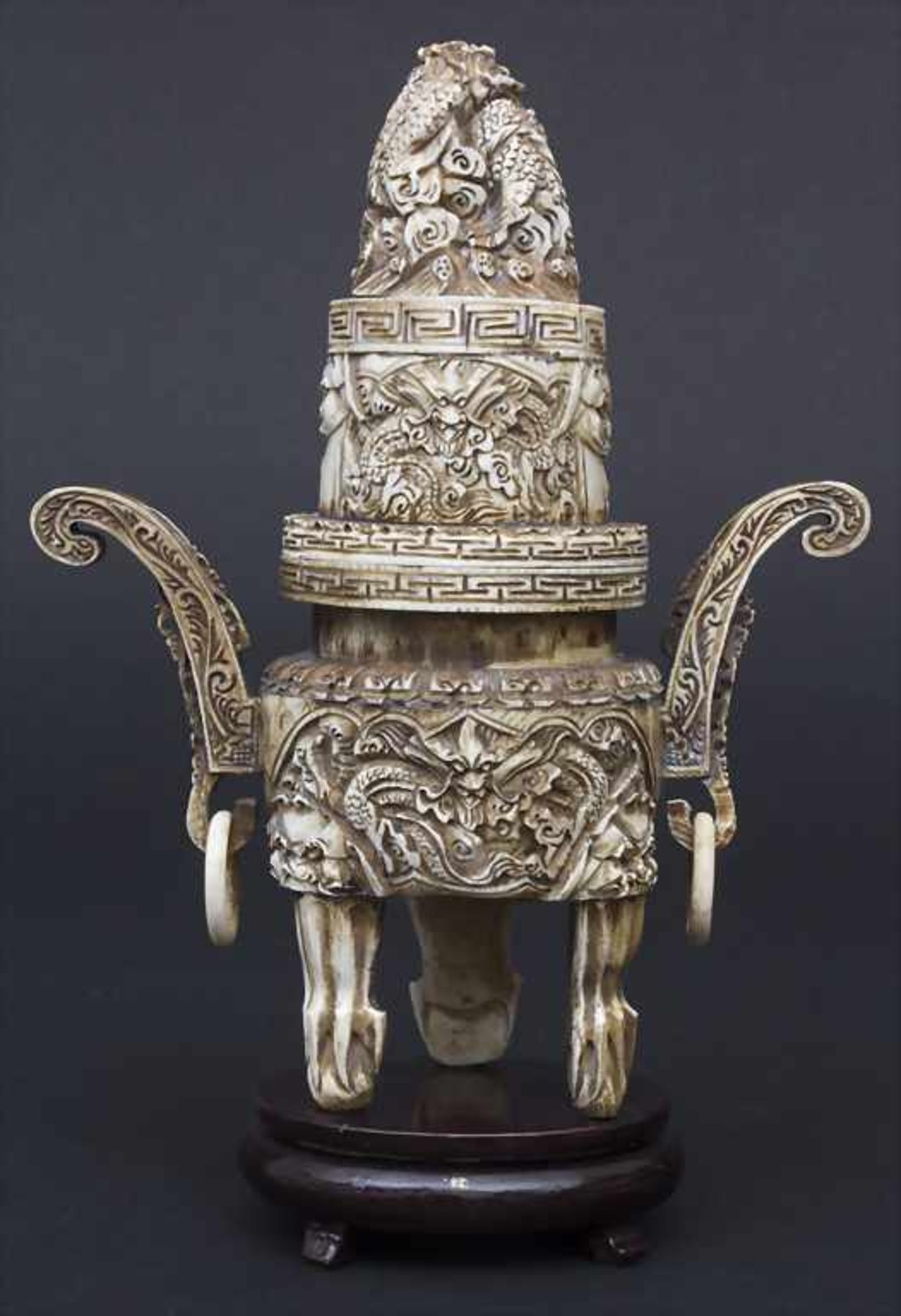 Räuchergefäß mit Drachendekor / An incense burner with dragons, China, um 1900Material: Elfenbein,