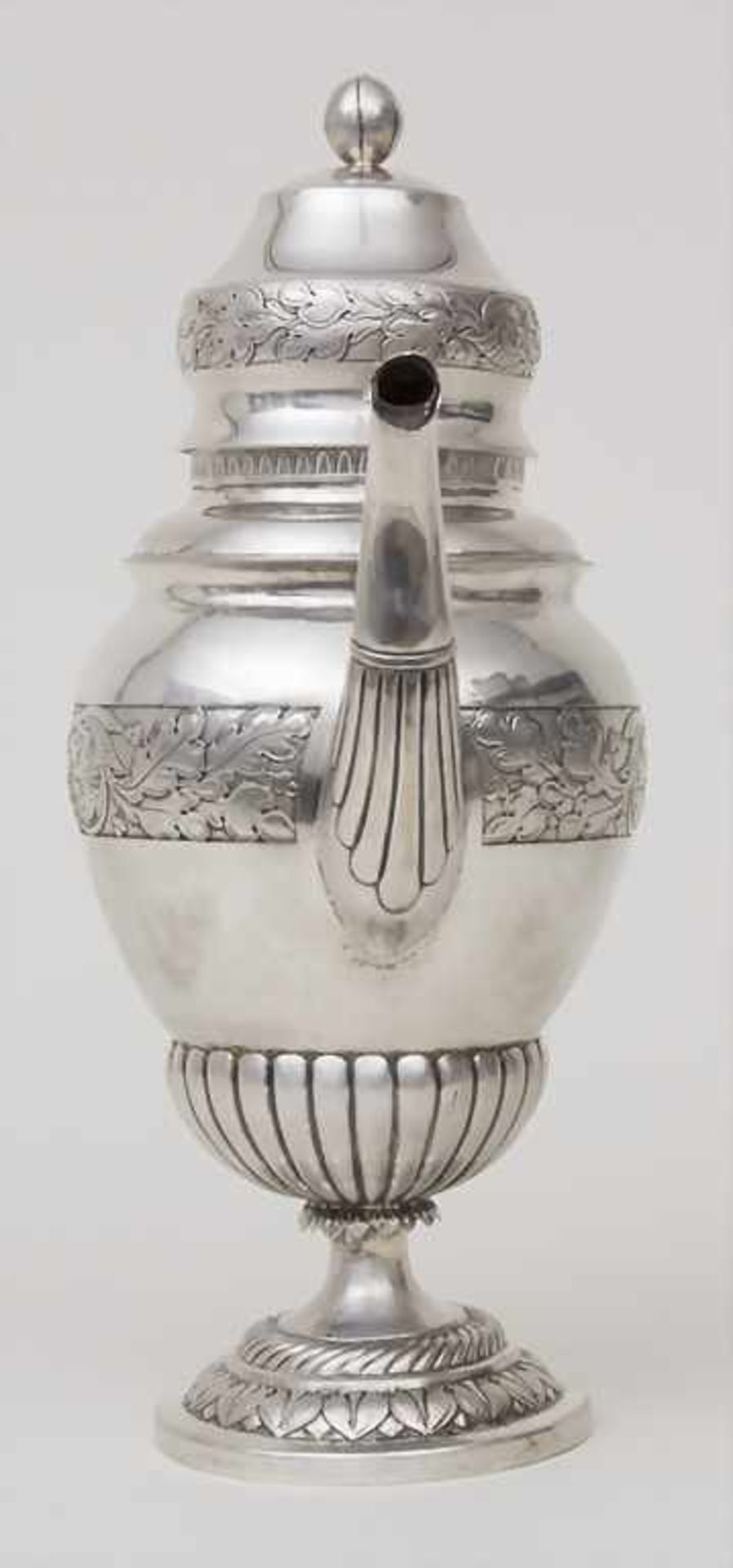 Teekanne / A silver teapot, Altenburg, um 1760Material: Silber 12 Lot,Punzierung: Beschaumarke, - Bild 8 aus 17