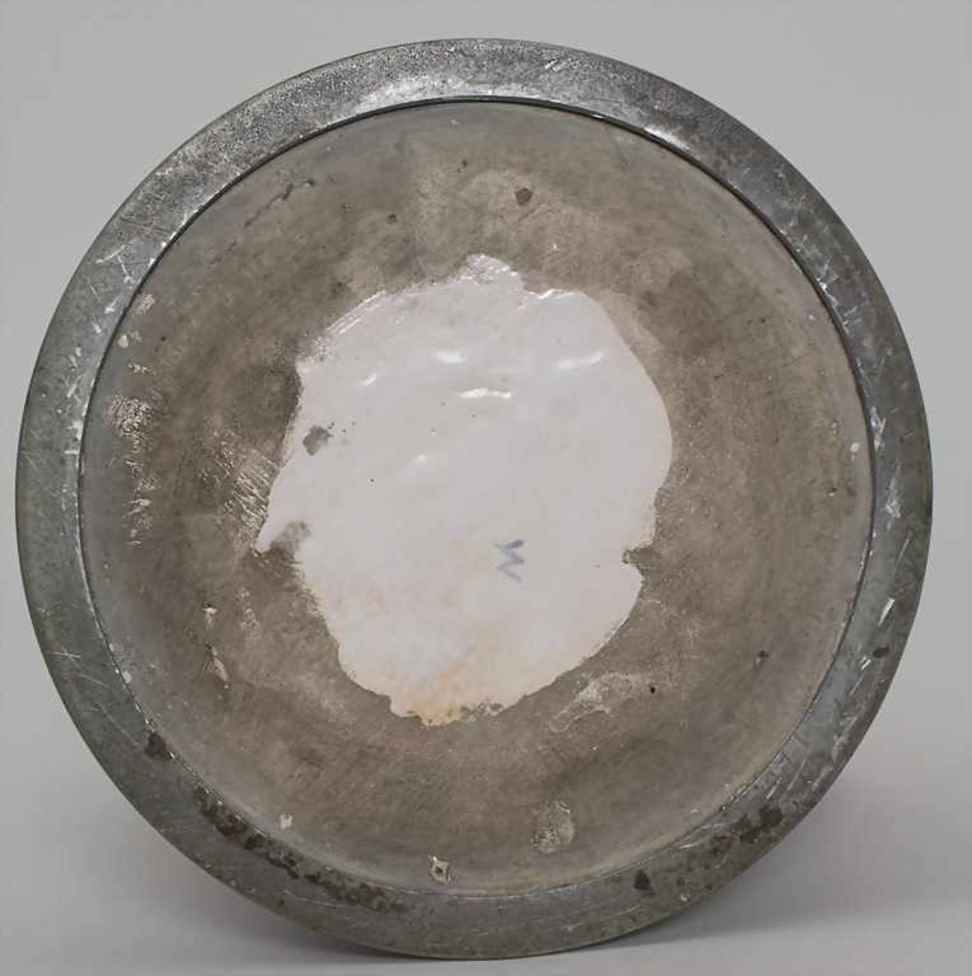 Walzenkrug mit Pfauendekor / A covered mug, süddeutsch, 18. Jh.Material: Fayence, mit - Bild 9 aus 10