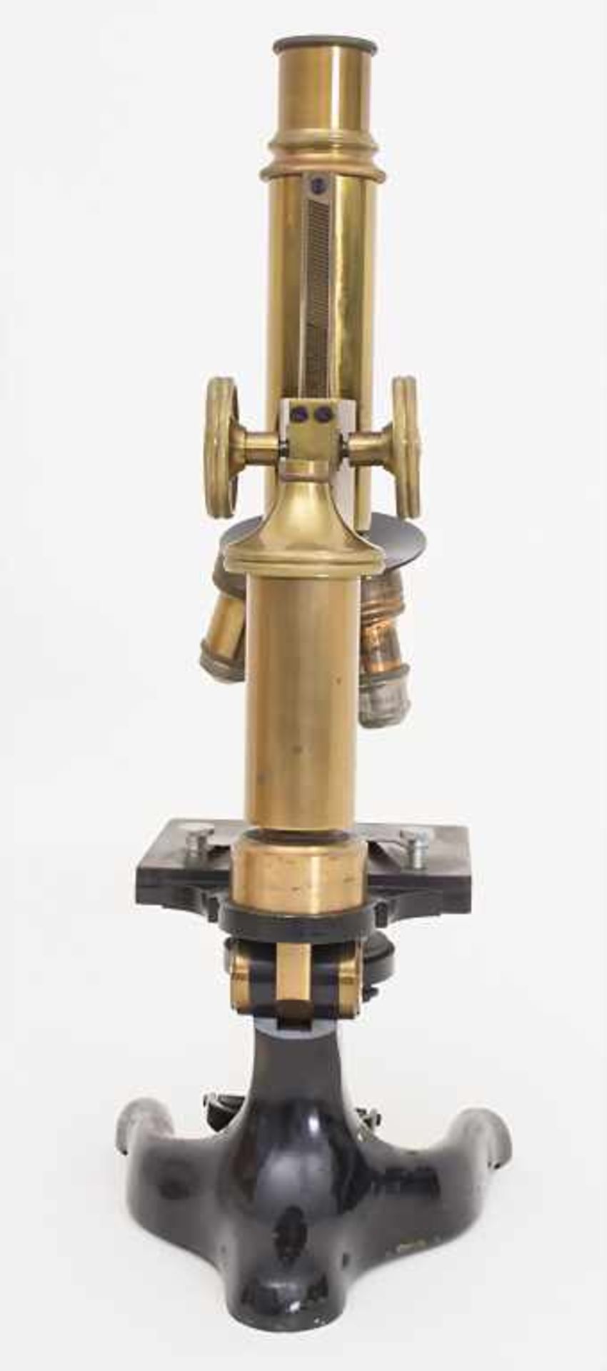Mikroskop / A microscope, E. Leitz, WetzlarMaterial: Stativ in Messing schwarz lackiert, Holzkasten, - Bild 7 aus 11