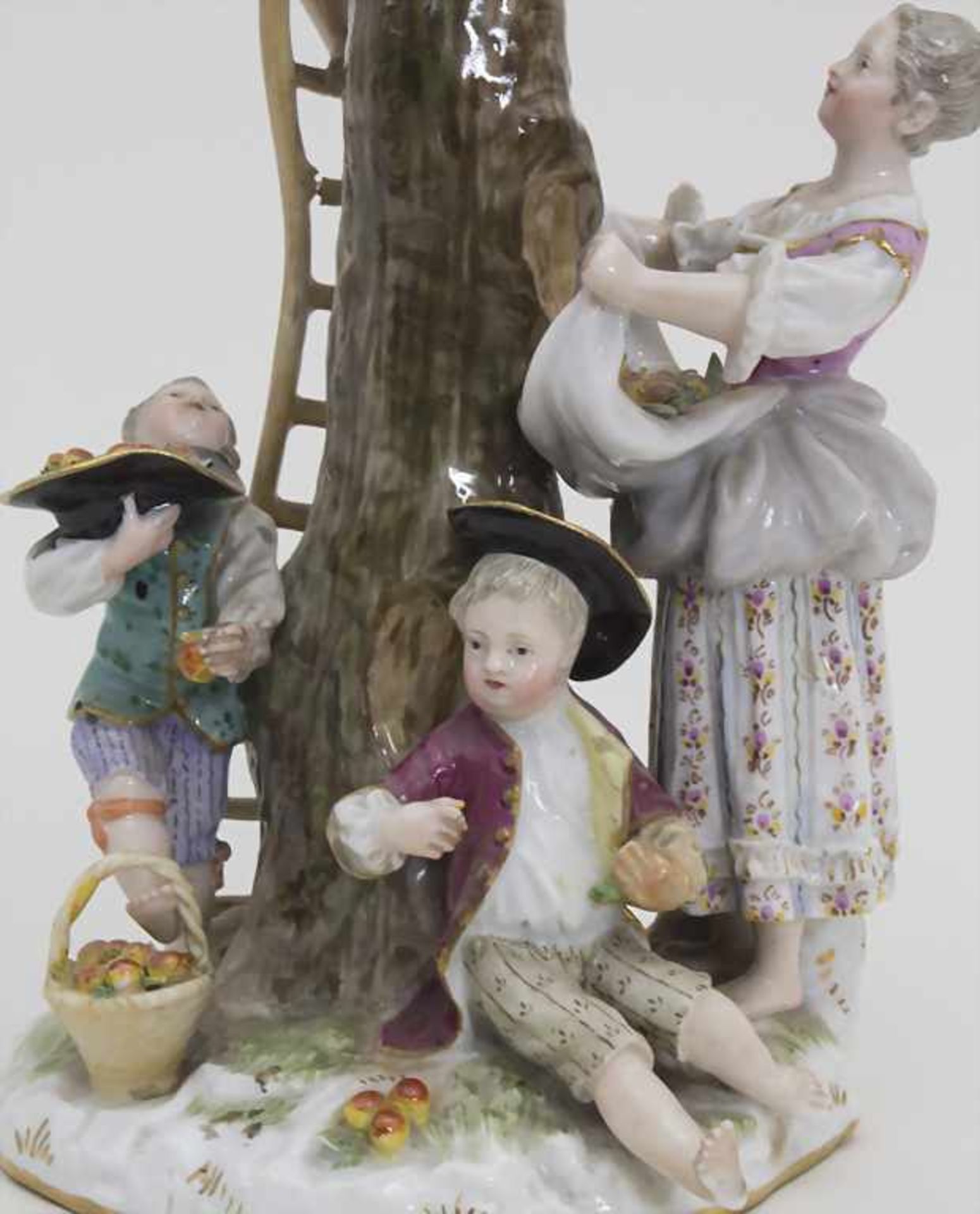Figurengruppe 'Apfelernte' / A figural group 'apple harvest', Meissen, Mitte 19. Jh.Material: - Image 6 of 8
