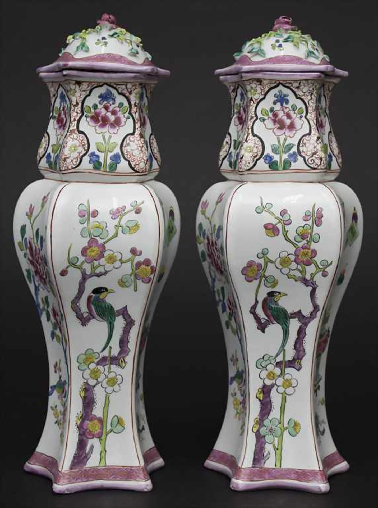 Deckelvasen-Paar / A pair of covered vases, Samson, Paris, um 1900Material: Porzellan, polychrom - Bild 4 aus 9