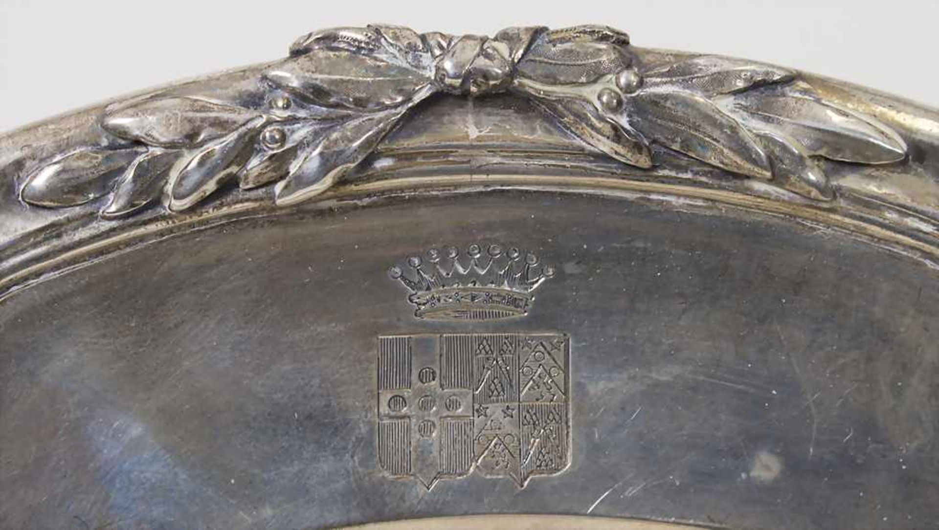 Runde Platte mit Adelswappen / A silver plate with coat of arms, Fray Fils (1875-1891), - Image 3 of 7