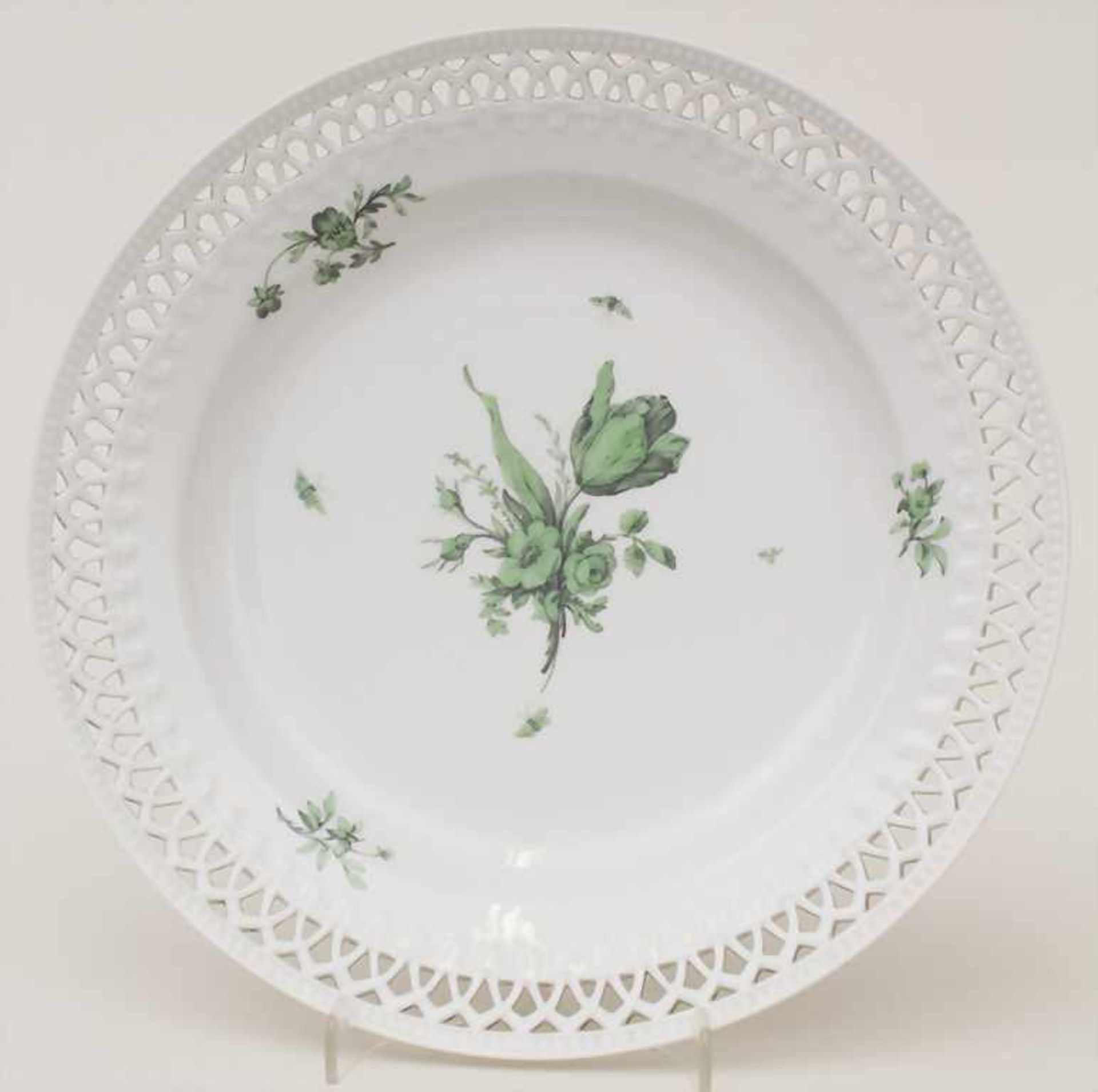 Konvolut 3 Teller mit Blumenmalerei / A set of 3 plates with flowers, KPM, Berlin, 1. Hälfte 20. - Image 15 of 15