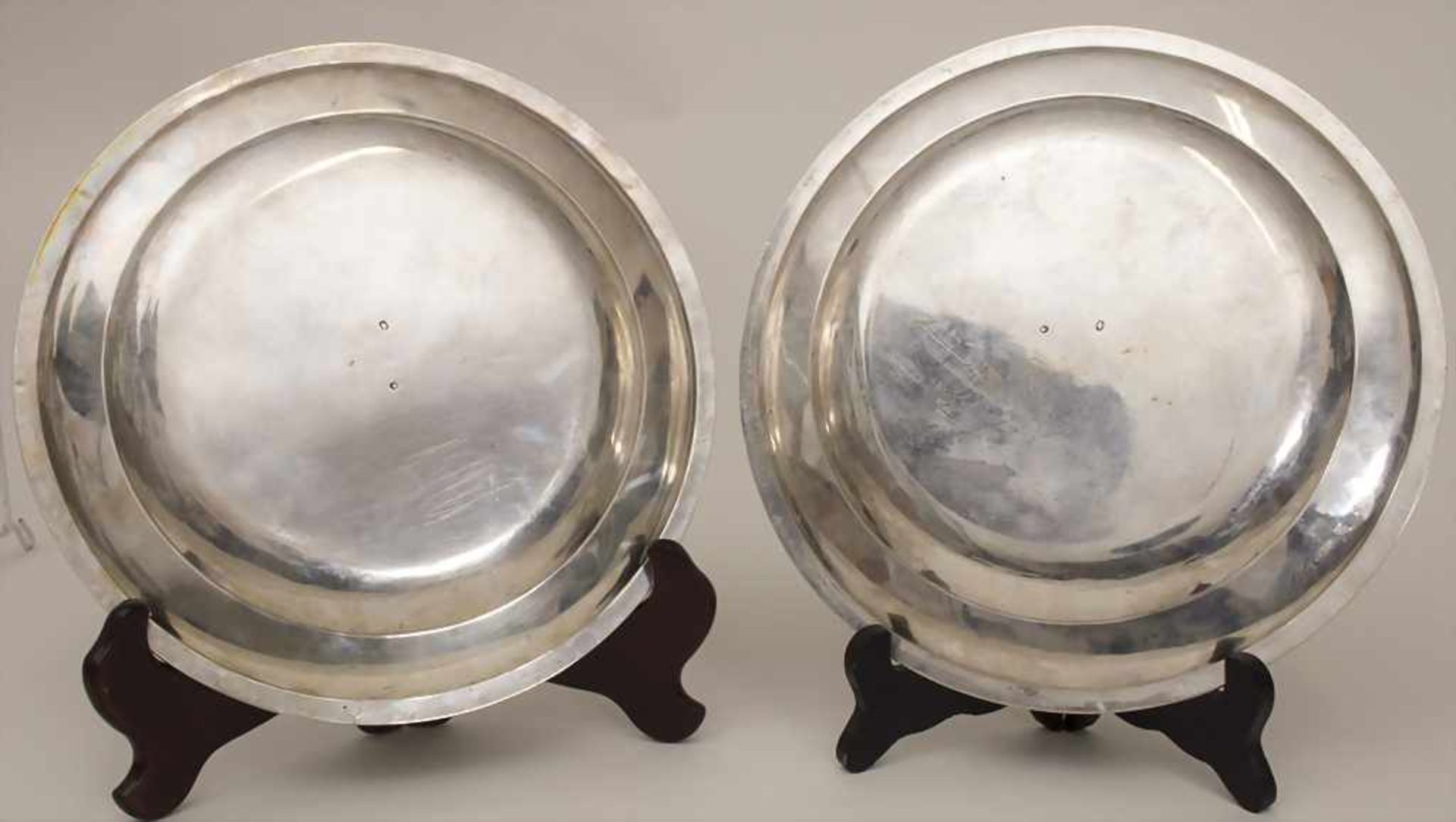 Paar Platzteller / A pair of silver underplates, Paris, um 1820Material: Silber 950,Marke: - Bild 3 aus 7