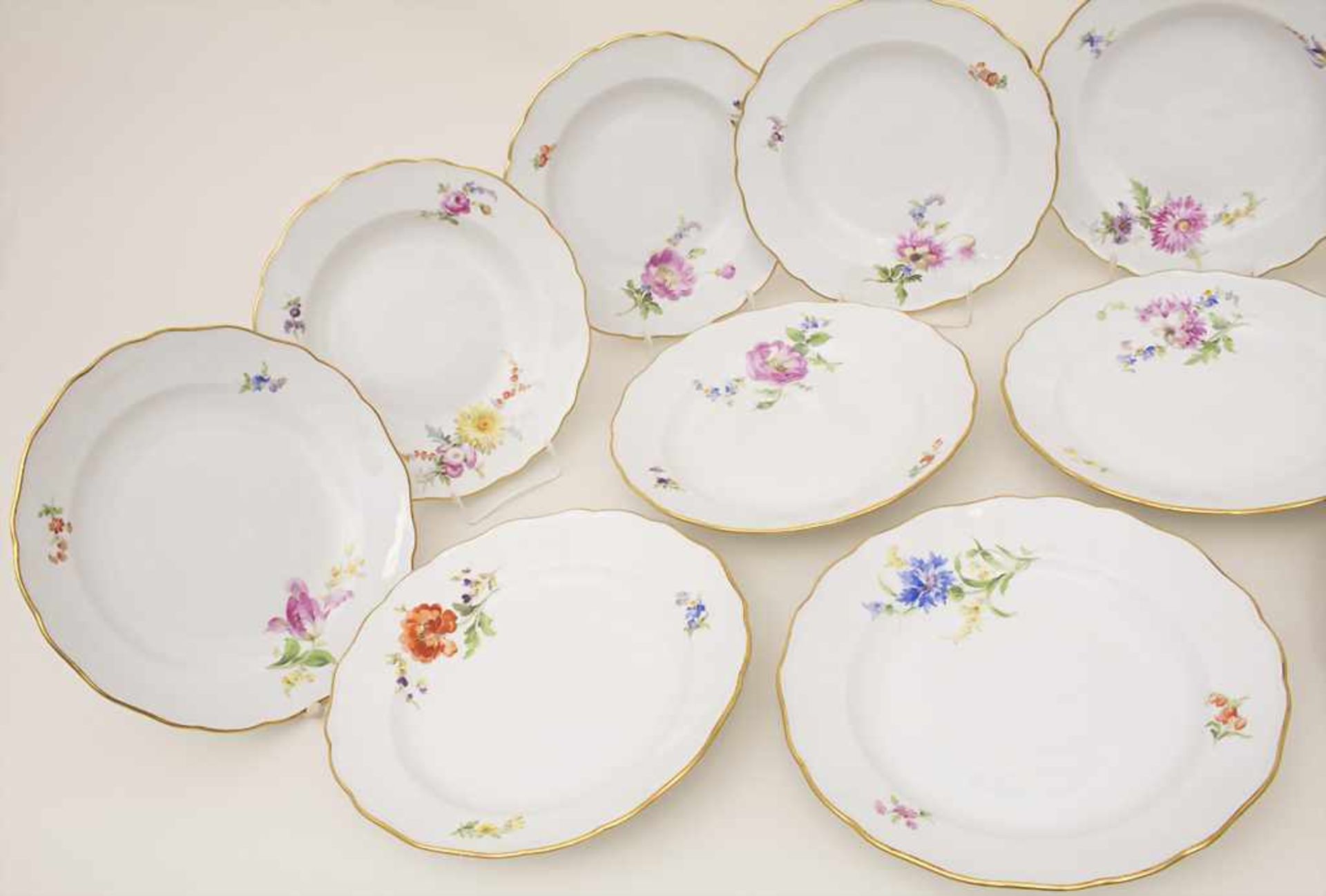 12 Teller / 12 plates, Meissen, 19. Jh.Bestehend aus: 6 Speiseteller und 6 Suppenteller,Material: - Bild 2 aus 13