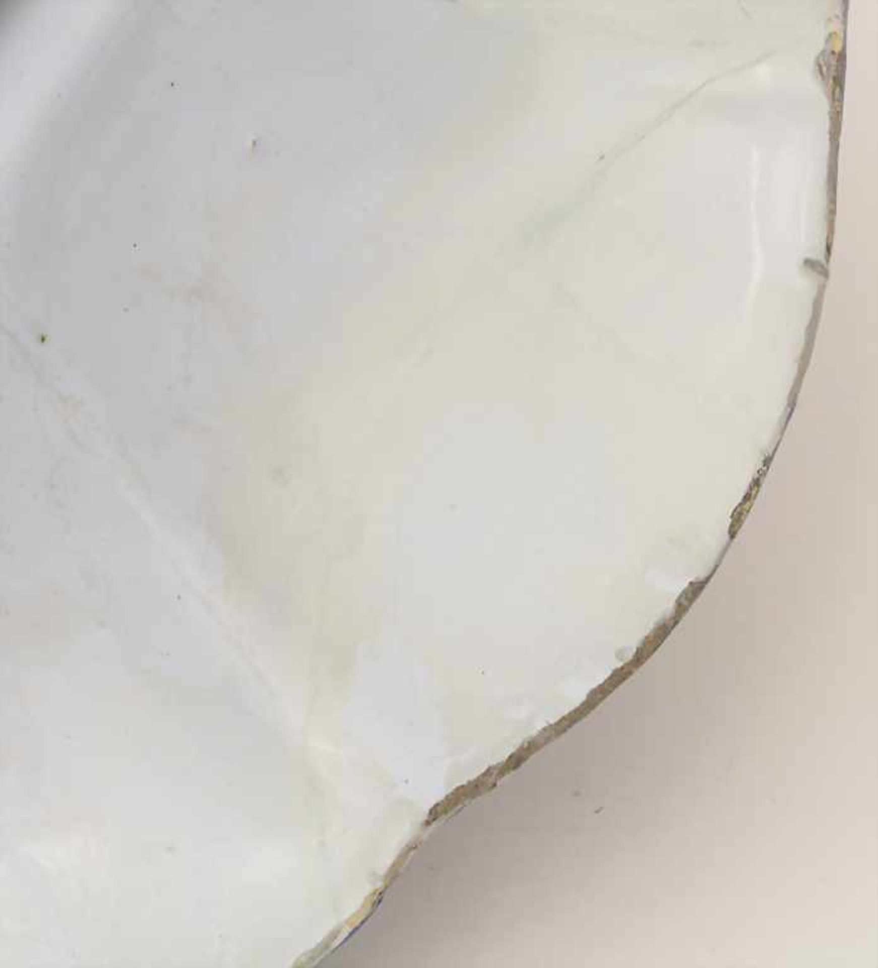 Fayence-Buckelschale mit Chinoiserien / A faience bowl, wohl Hanau, 18. Jh.Material: Keramik, mit - Bild 6 aus 6