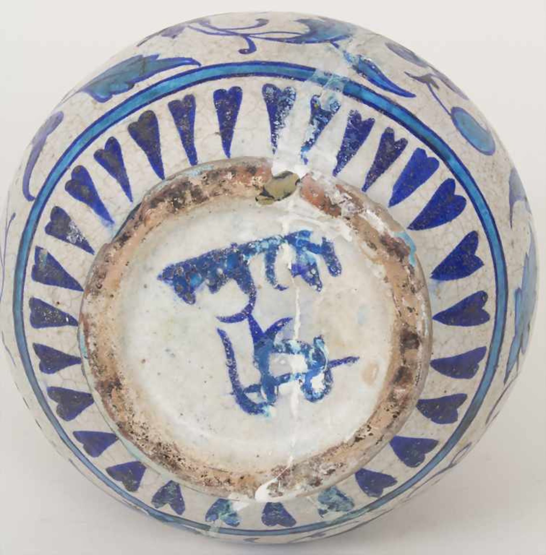 Iznik Vase, Westanatolien, Osmanisch, wohl 16. / 17. Jh.Material: Keramik glasiert, polychrom - Bild 8 aus 11