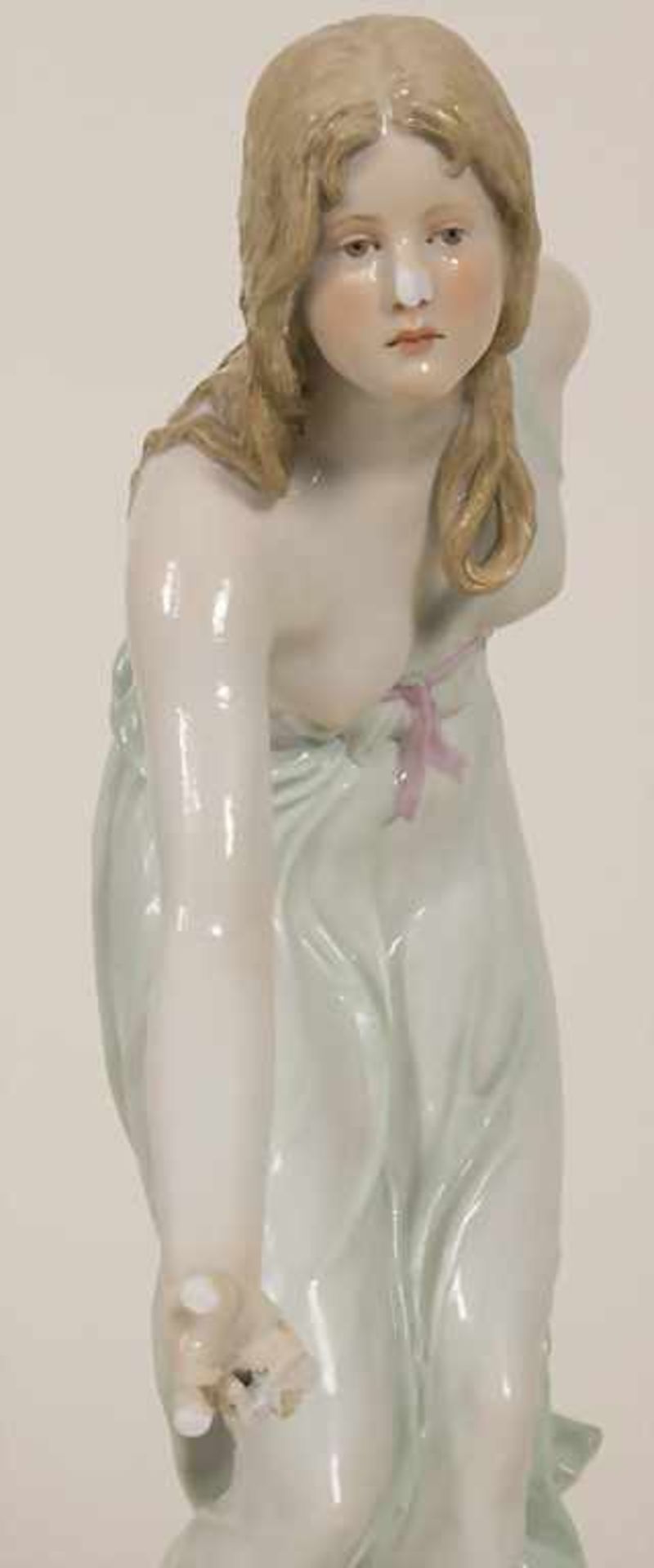 Porzellanfigur 'Die Kugelspielerin' / A porcelain figure 'The ball player', Walter Schott (1861- - Bild 4 aus 7