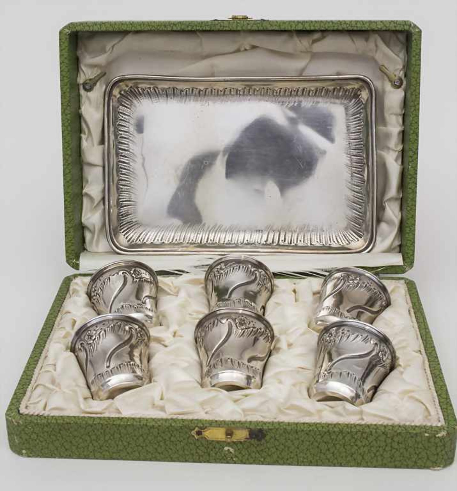 6 Schnapsbecher und Tablett in Schatulle / 6 silver cups and tray with case, Henry Soufflot, - Image 5 of 19