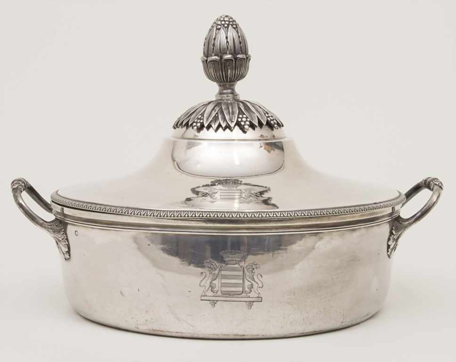 Empire Deckelterrine / A covered silver tureen / Légumier en argent, Paris,1803-1809 Empire