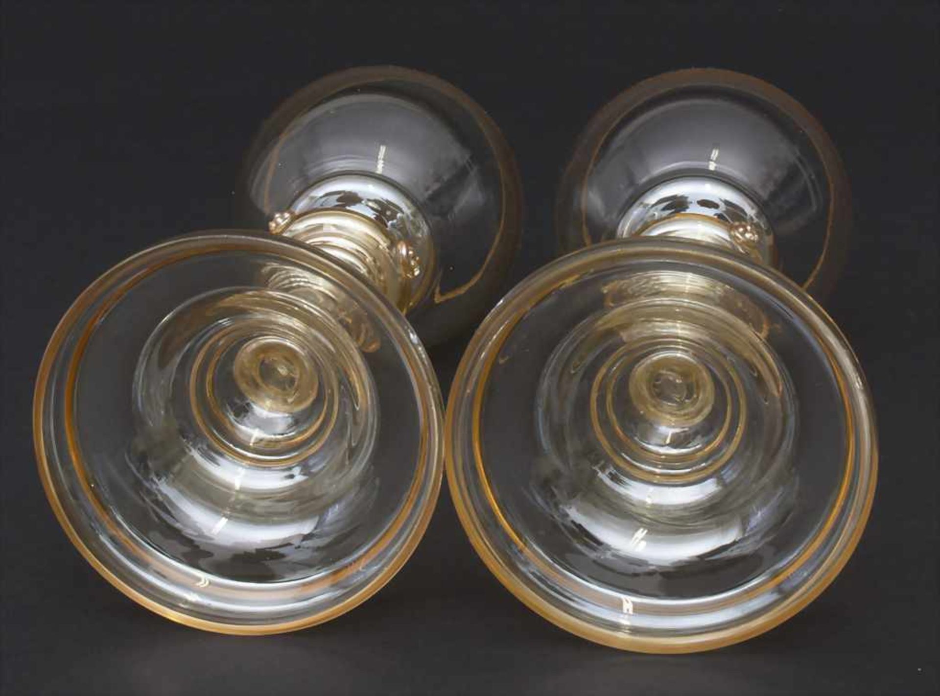 2 Weingläser / 2 wine glasses, Theresienthal, um 1920Material: Kristallglas bernsteinfarben, - Image 5 of 5
