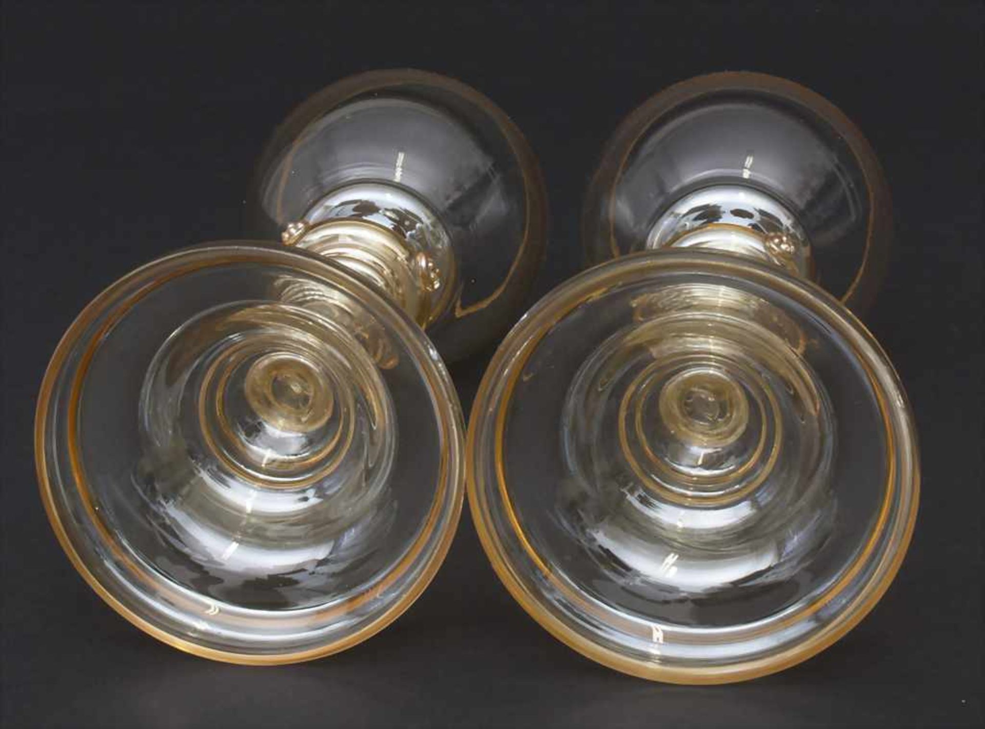 2 Weingläser / 2 wine glasses, Theresienthal, um 1920Material: Kristallglas bernsteinfarben, - Bild 5 aus 5