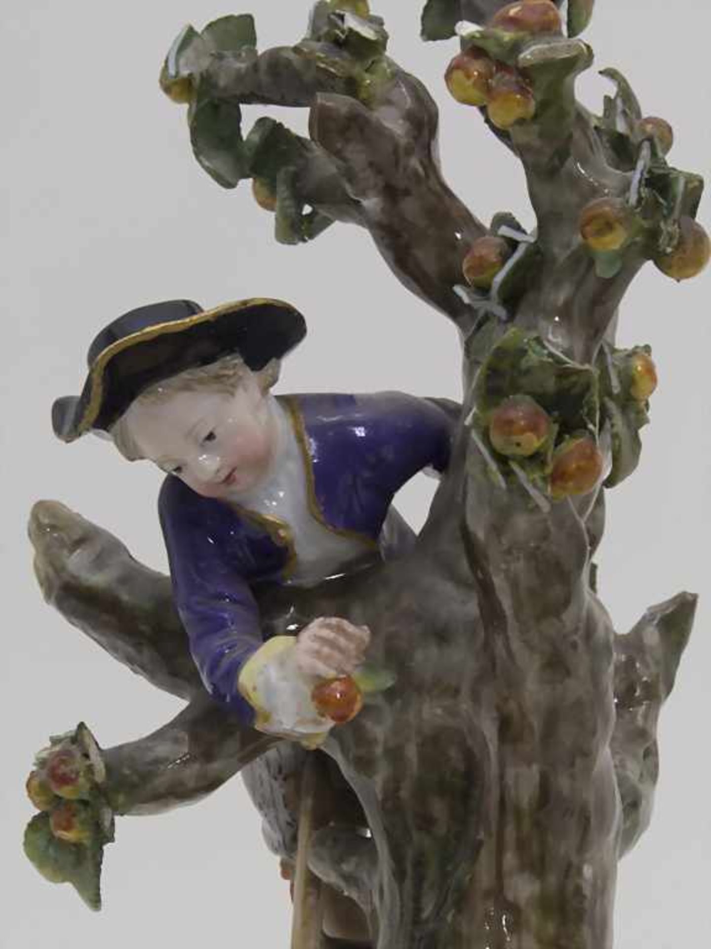 Figurengruppe 'Apfelernte' / A figural group 'apple harvest', Meissen, Mitte 19. Jh.Material: - Bild 5 aus 8